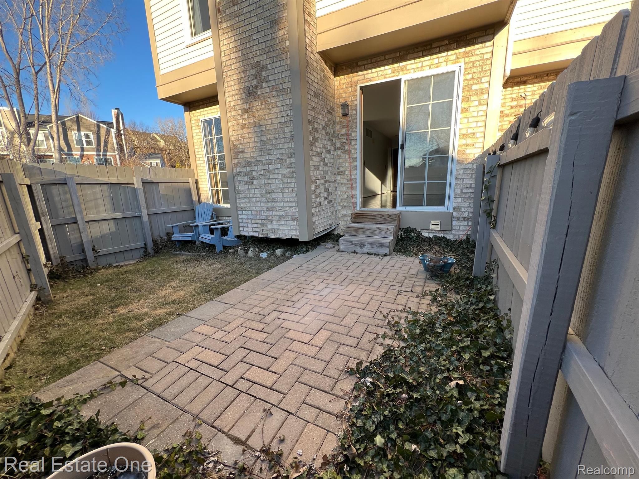 1406 Crescent LN 64