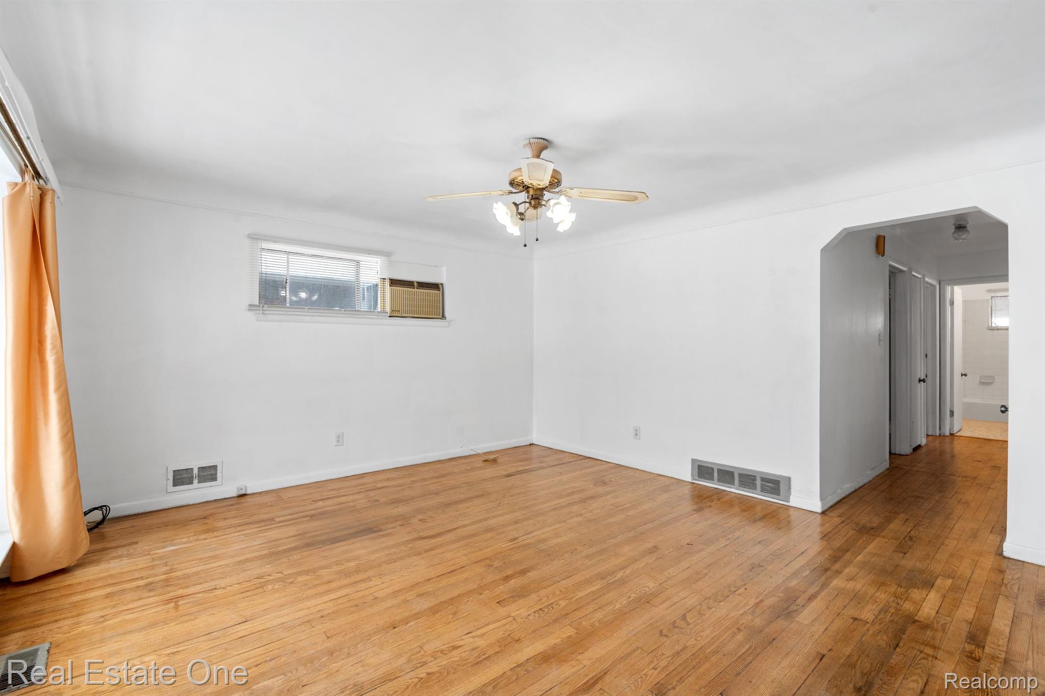 23814 SHAKESPEARE AVE