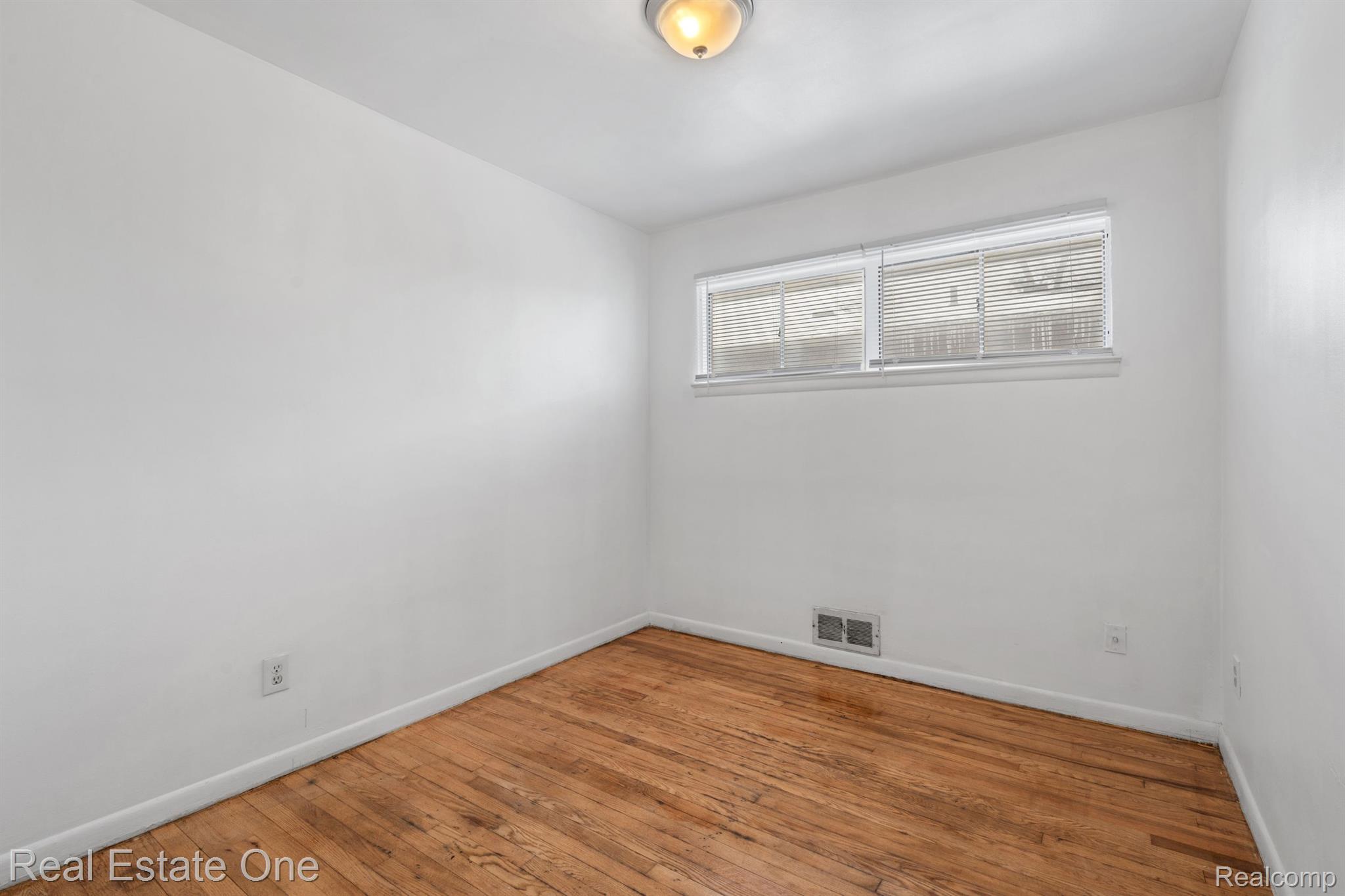 23814 SHAKESPEARE AVE