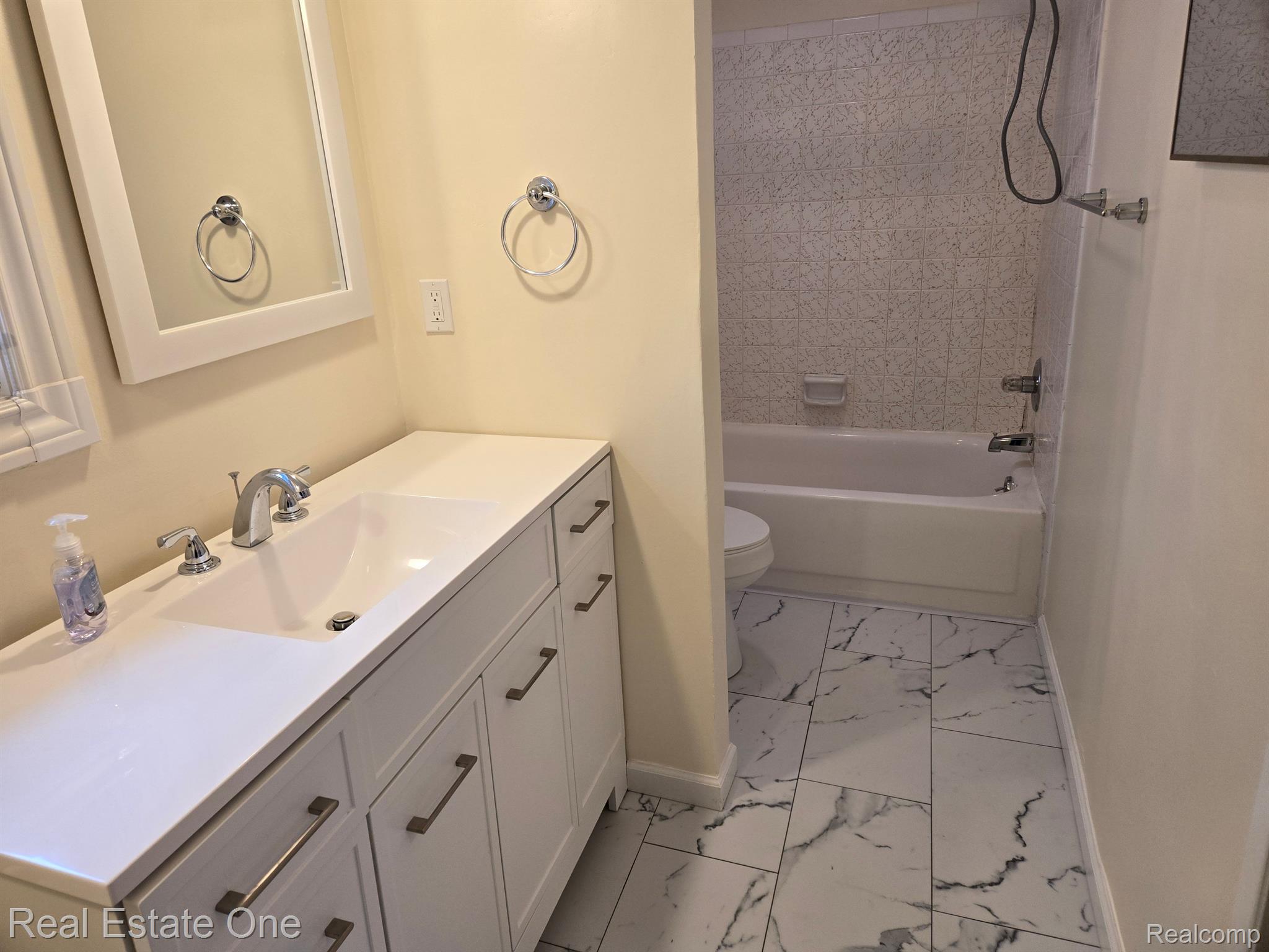 111 MANOR WAY Bldg#: 14