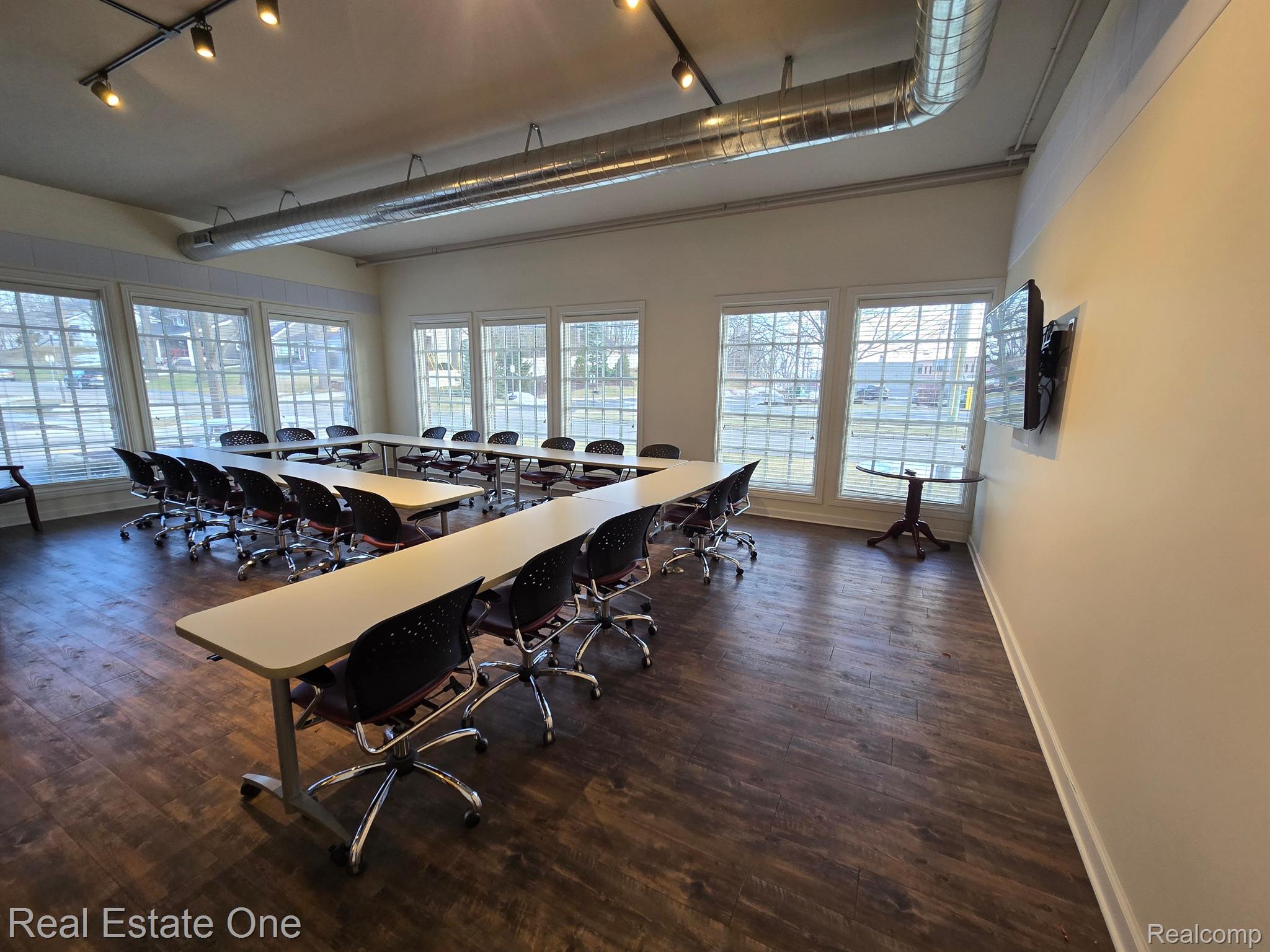 1002 N MAIN ST Suite 1