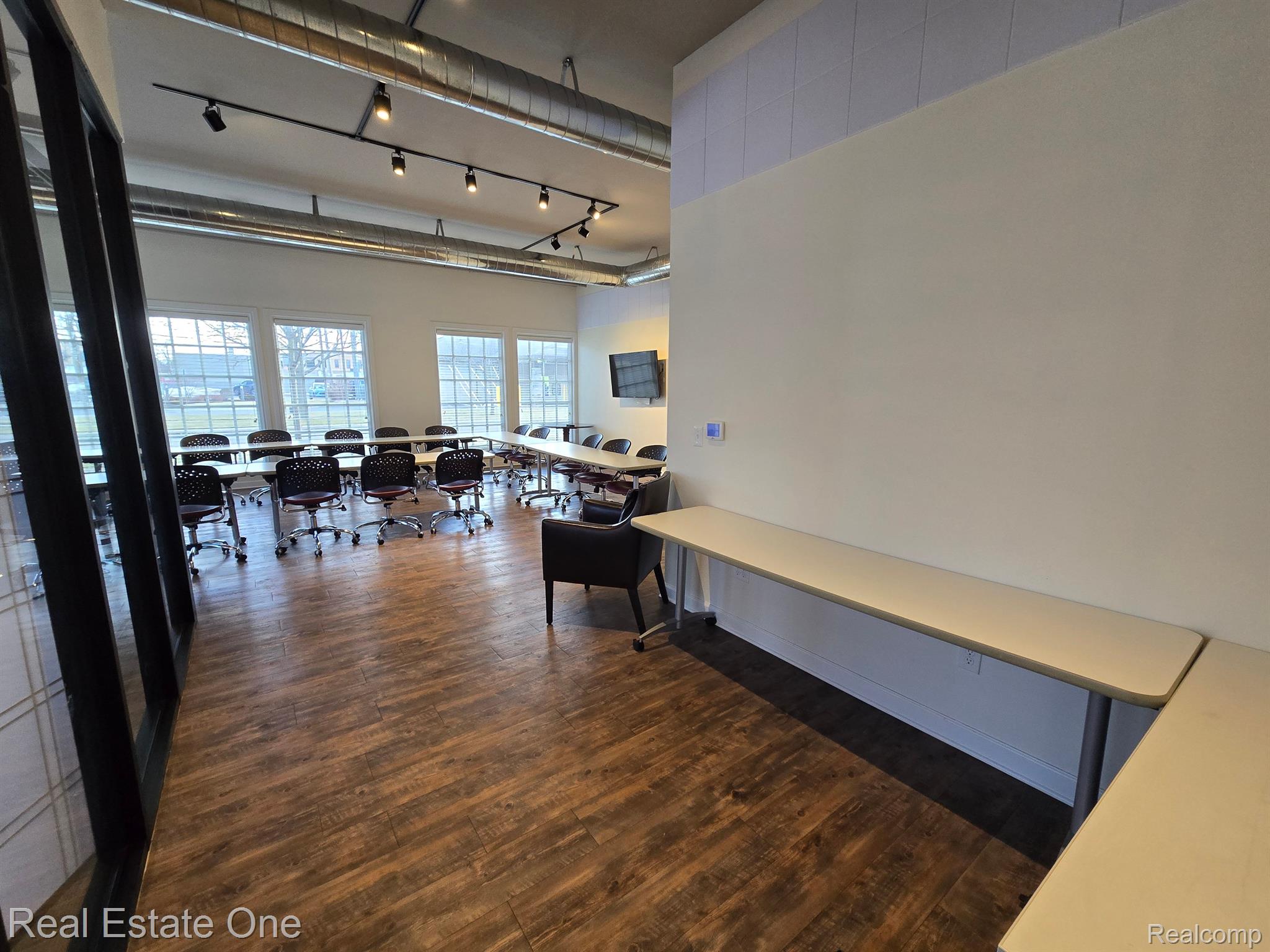 1002 N MAIN ST Suite 1