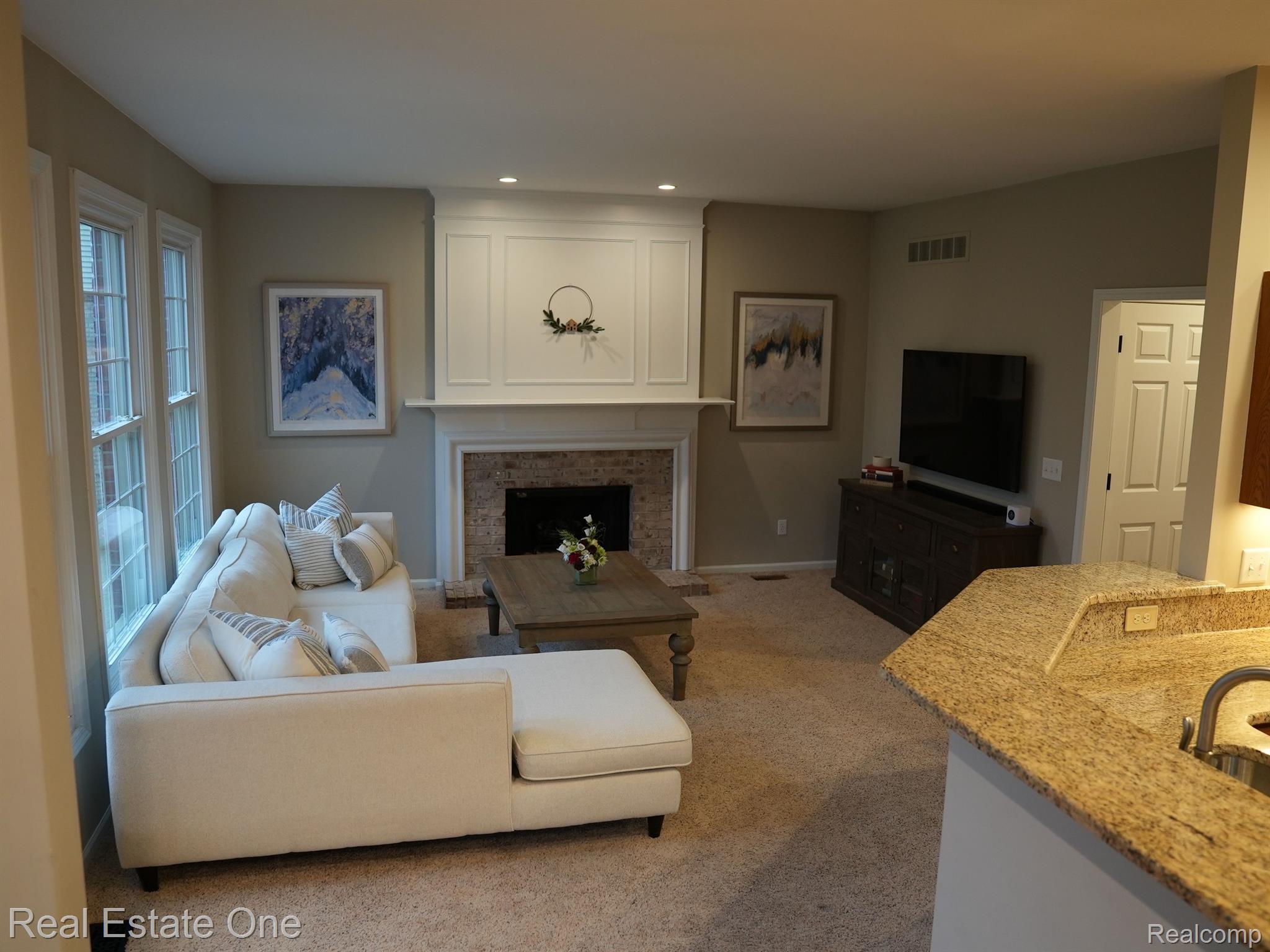 2677 Aubrey DR