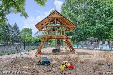 2677 Aubrey DR