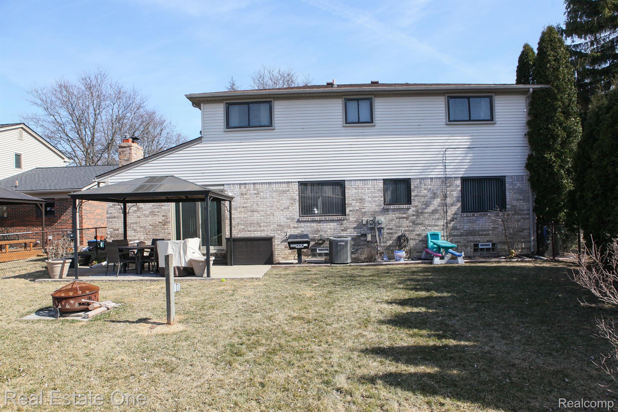 15654 VALERIE DR