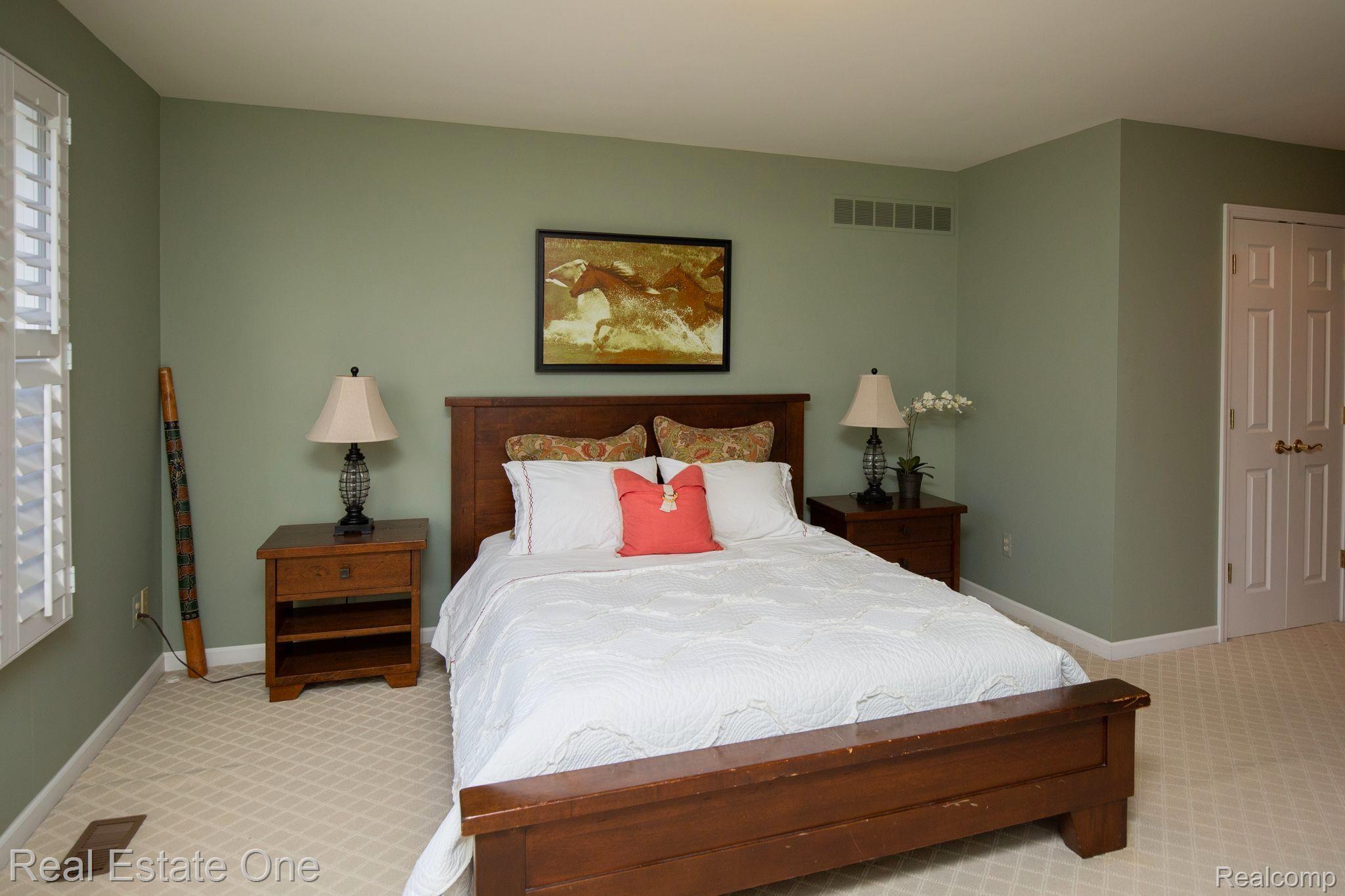 5538 CLEARVIEW DR