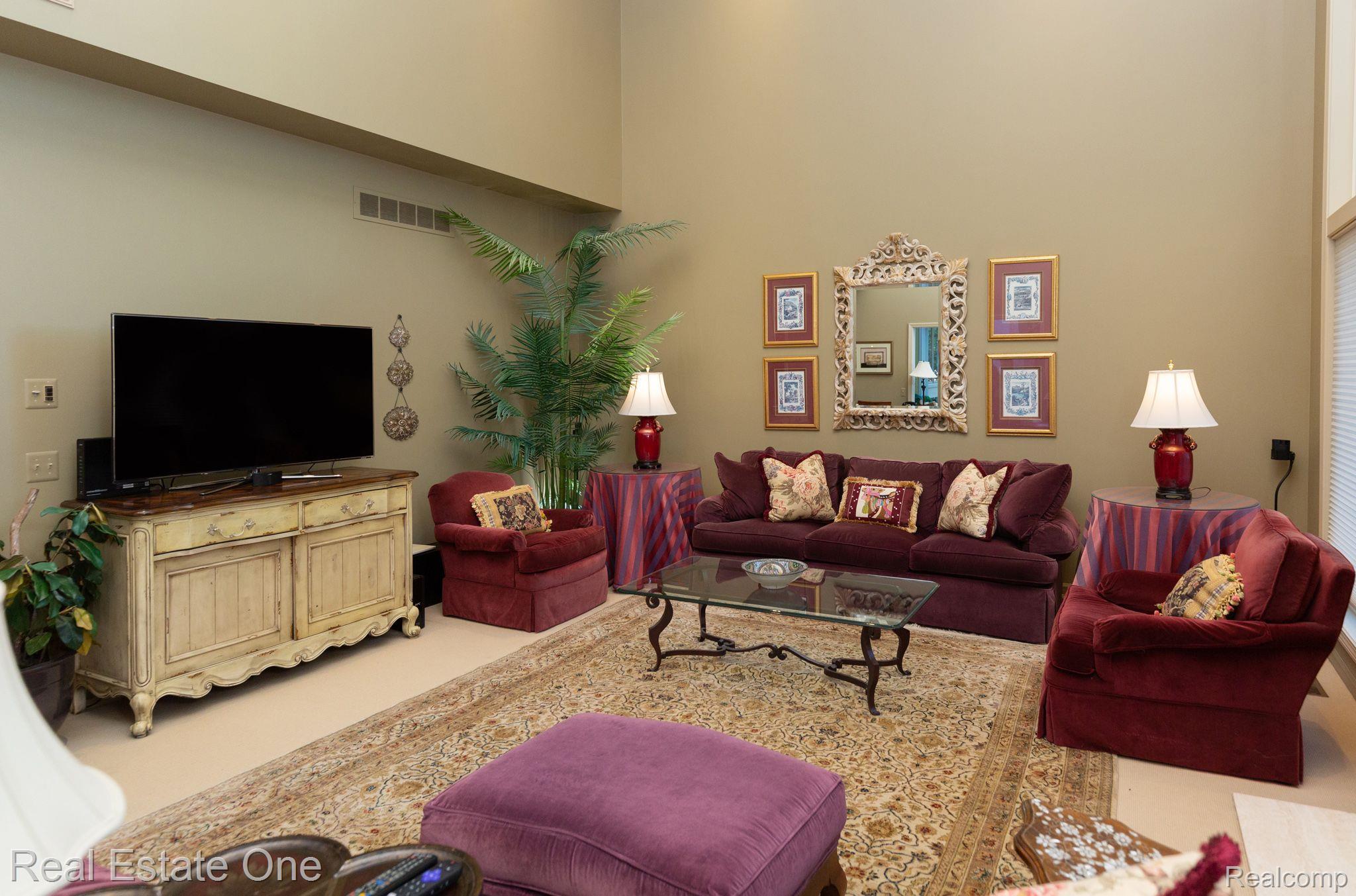 5538 CLEARVIEW DR