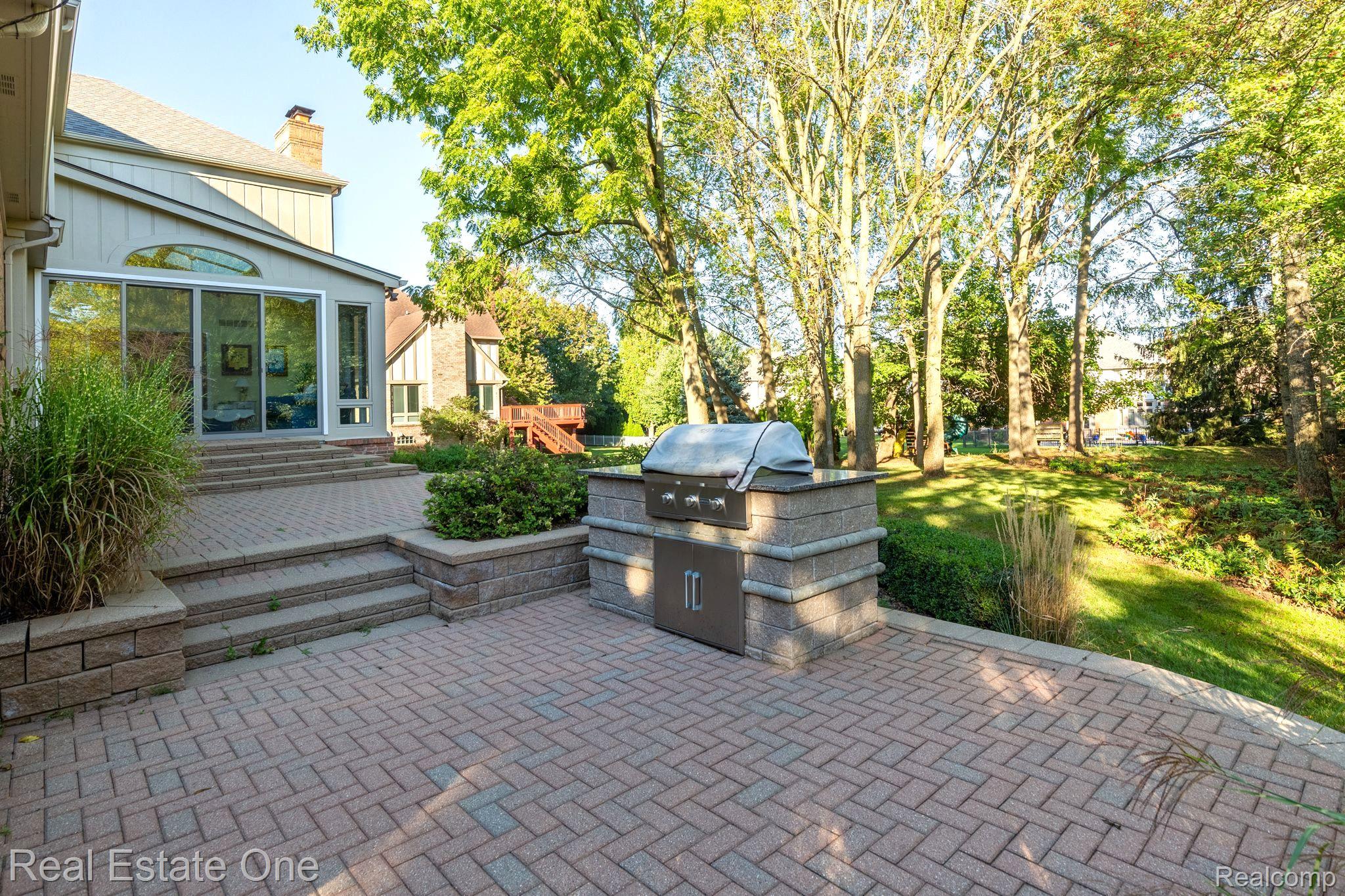 5538 CLEARVIEW DR