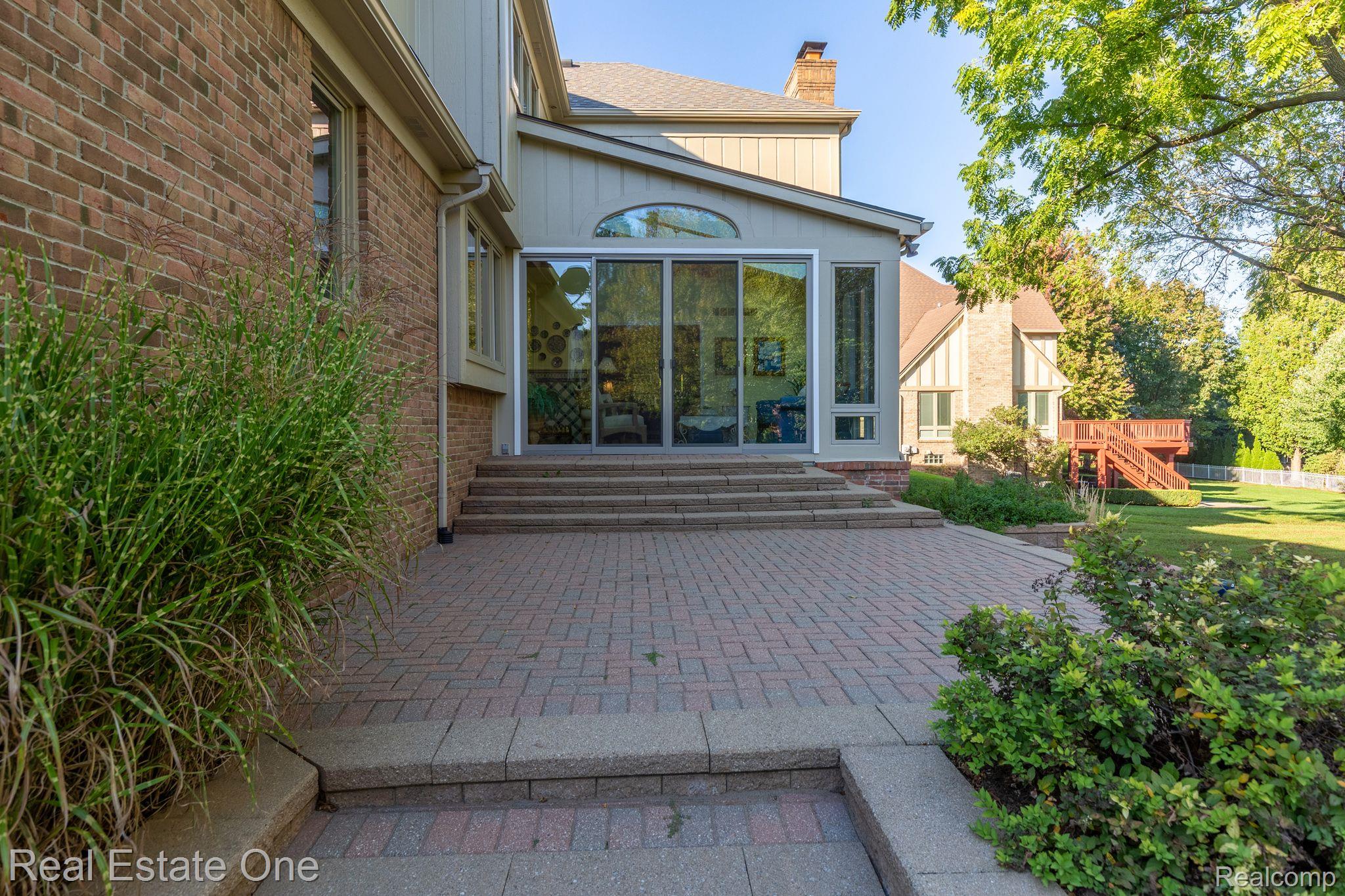 5538 CLEARVIEW DR