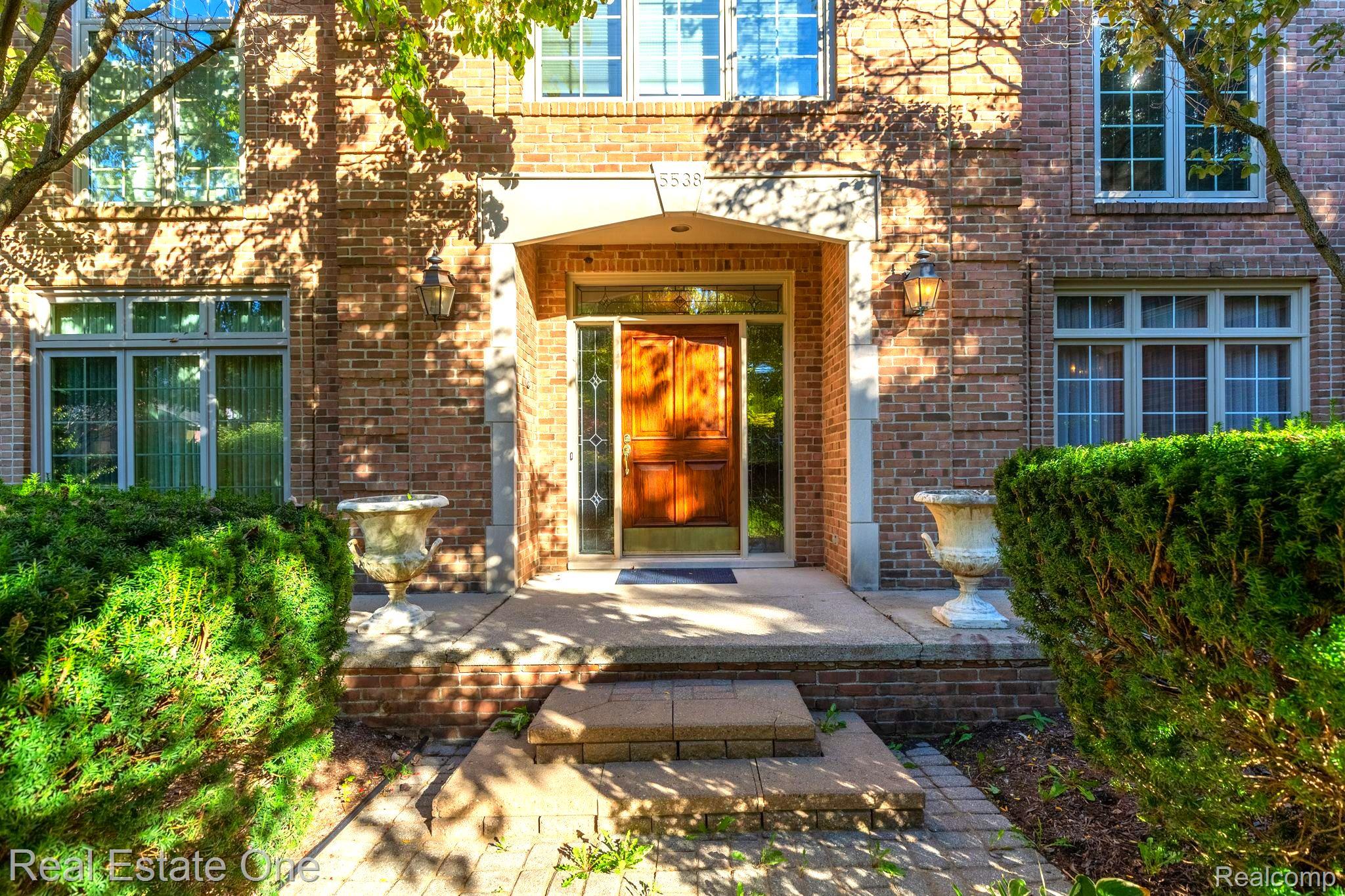 5538 CLEARVIEW DR