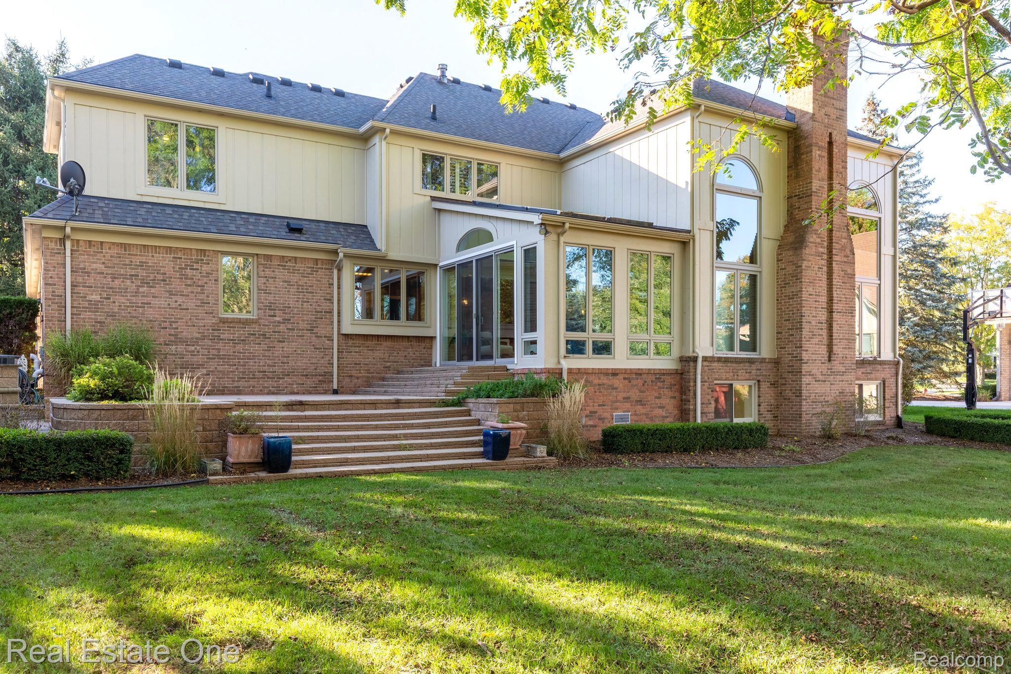 5538 CLEARVIEW DR
