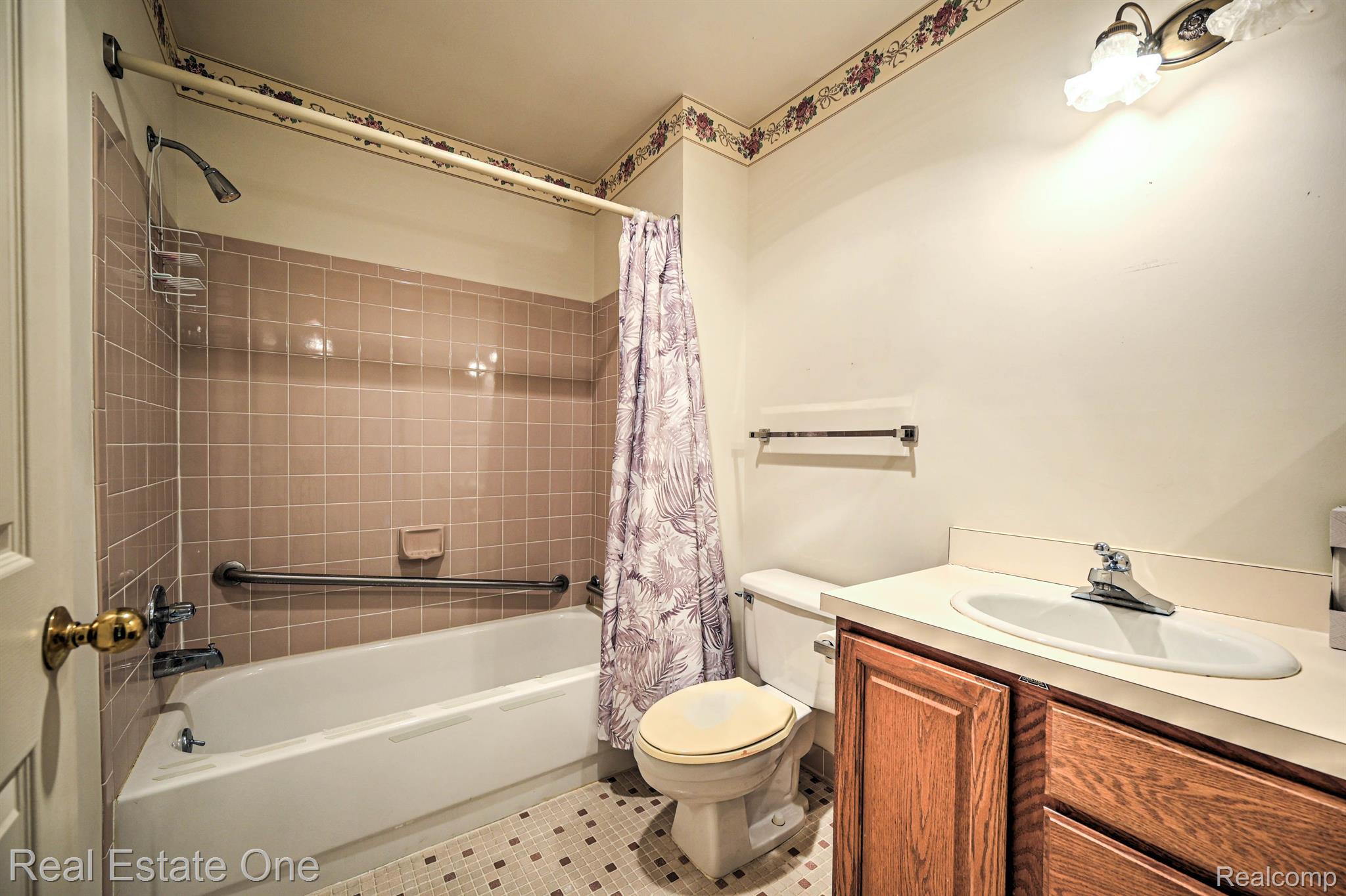 916 WEXFORD WAY 7 2L Unit: 7