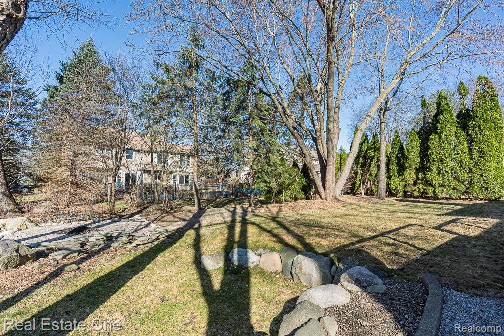 5635 Sheffield DR