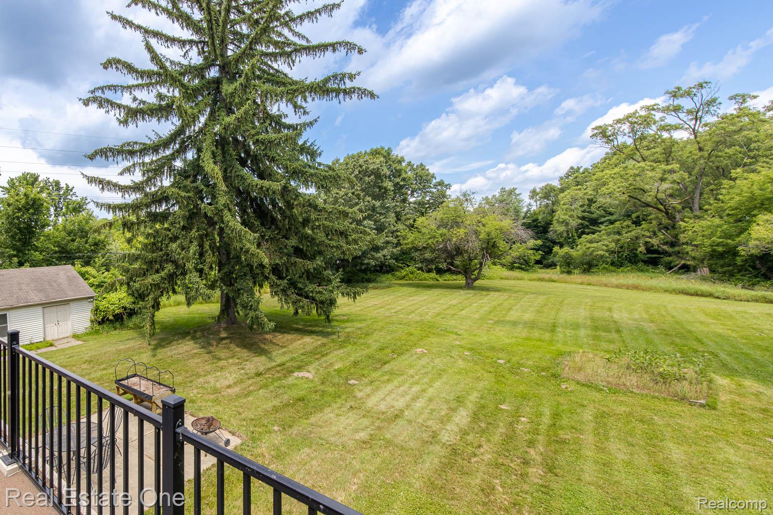 727 ROMEO RD