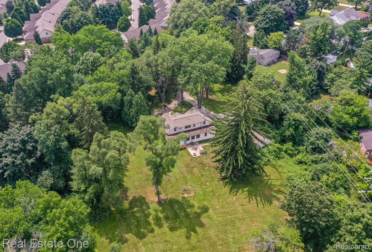 727 ROMEO RD