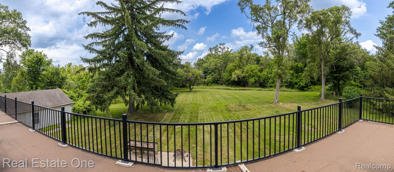 727 ROMEO RD