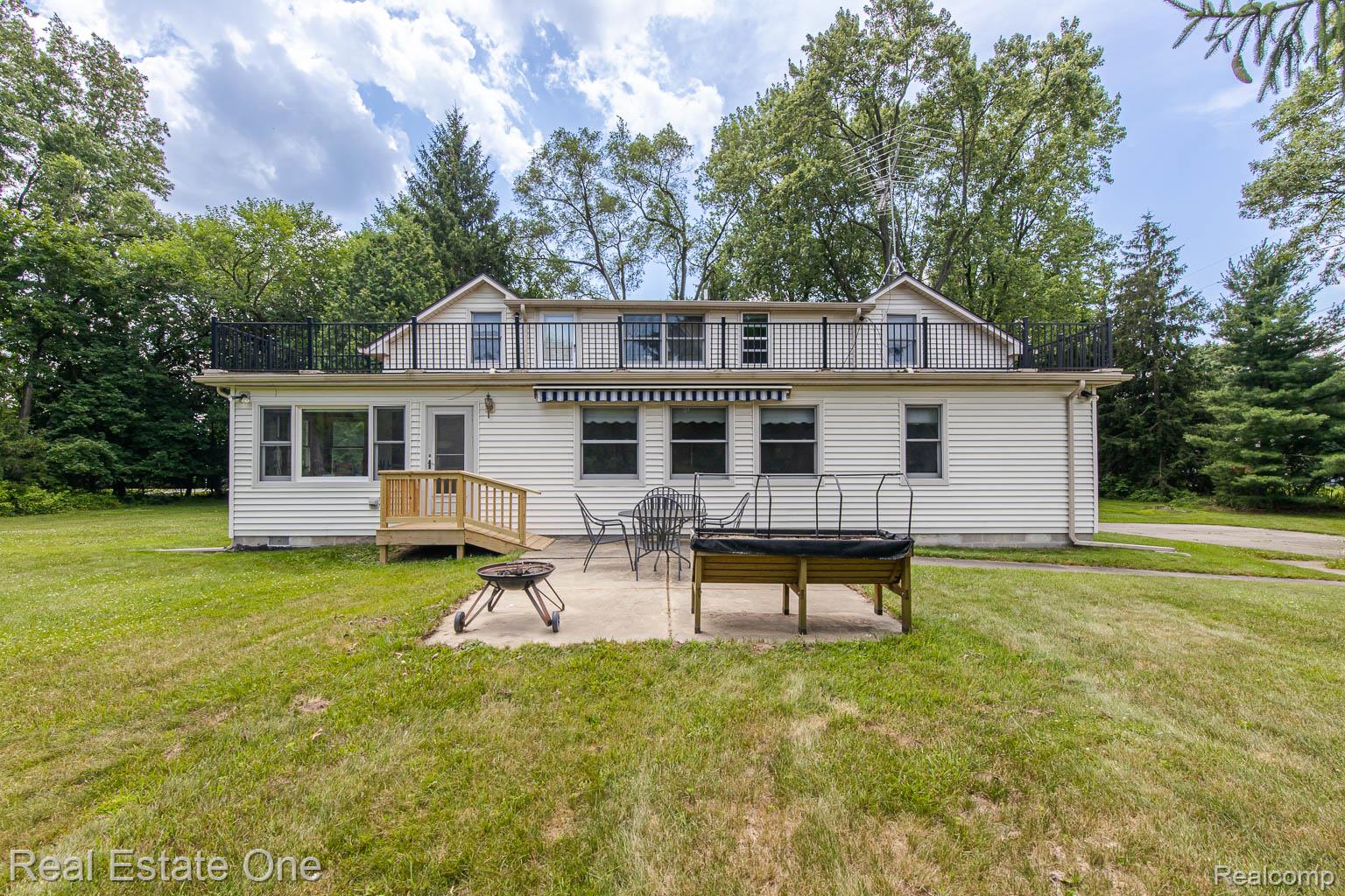 727 ROMEO RD