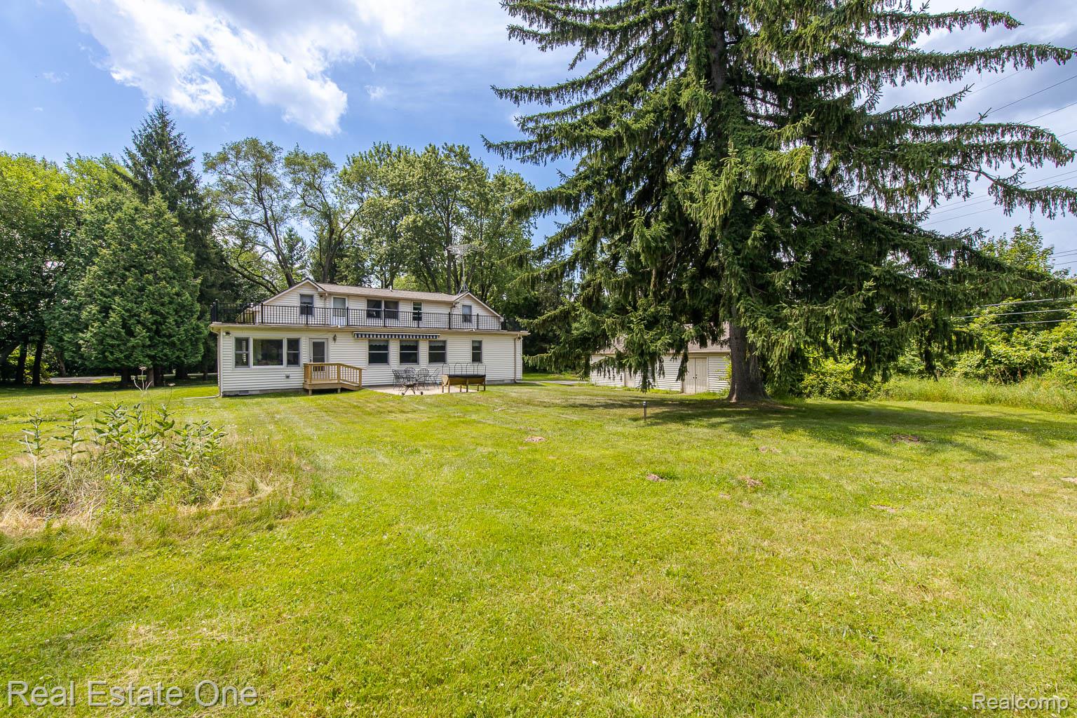 727 ROMEO RD