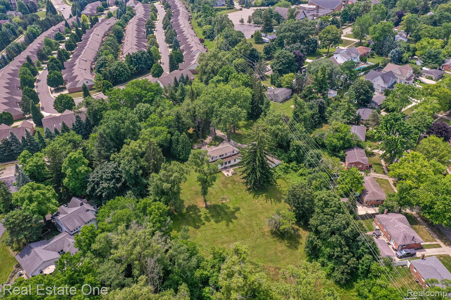 727 ROMEO RD