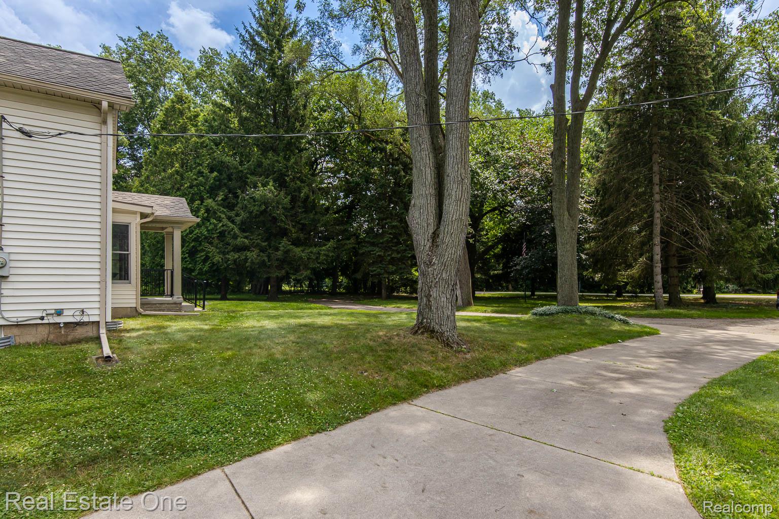 727 ROMEO RD