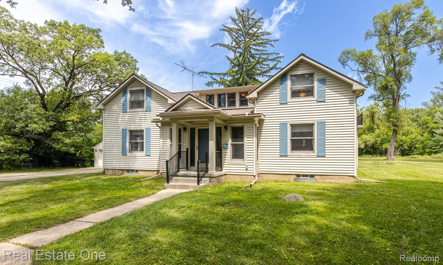 727 ROMEO RD
