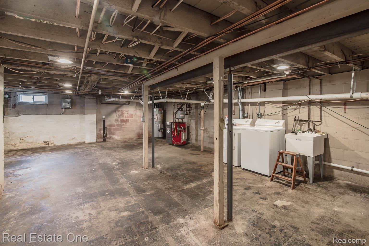 727 ROMEO RD