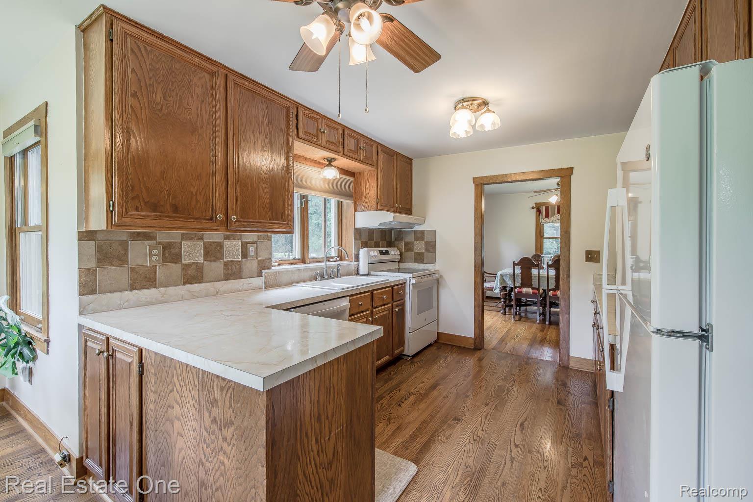 727 ROMEO RD