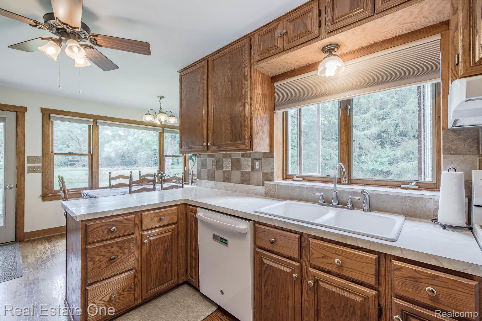 727 ROMEO RD