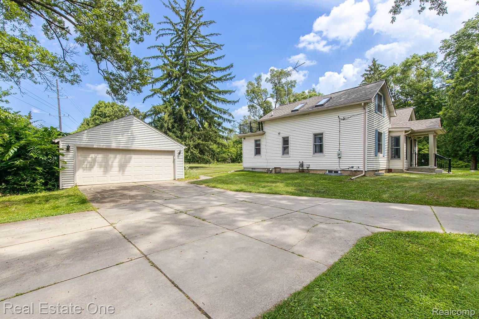 727 ROMEO RD