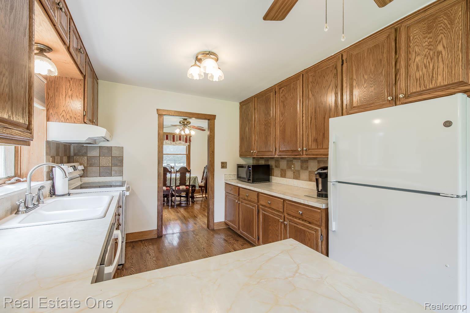 727 ROMEO RD