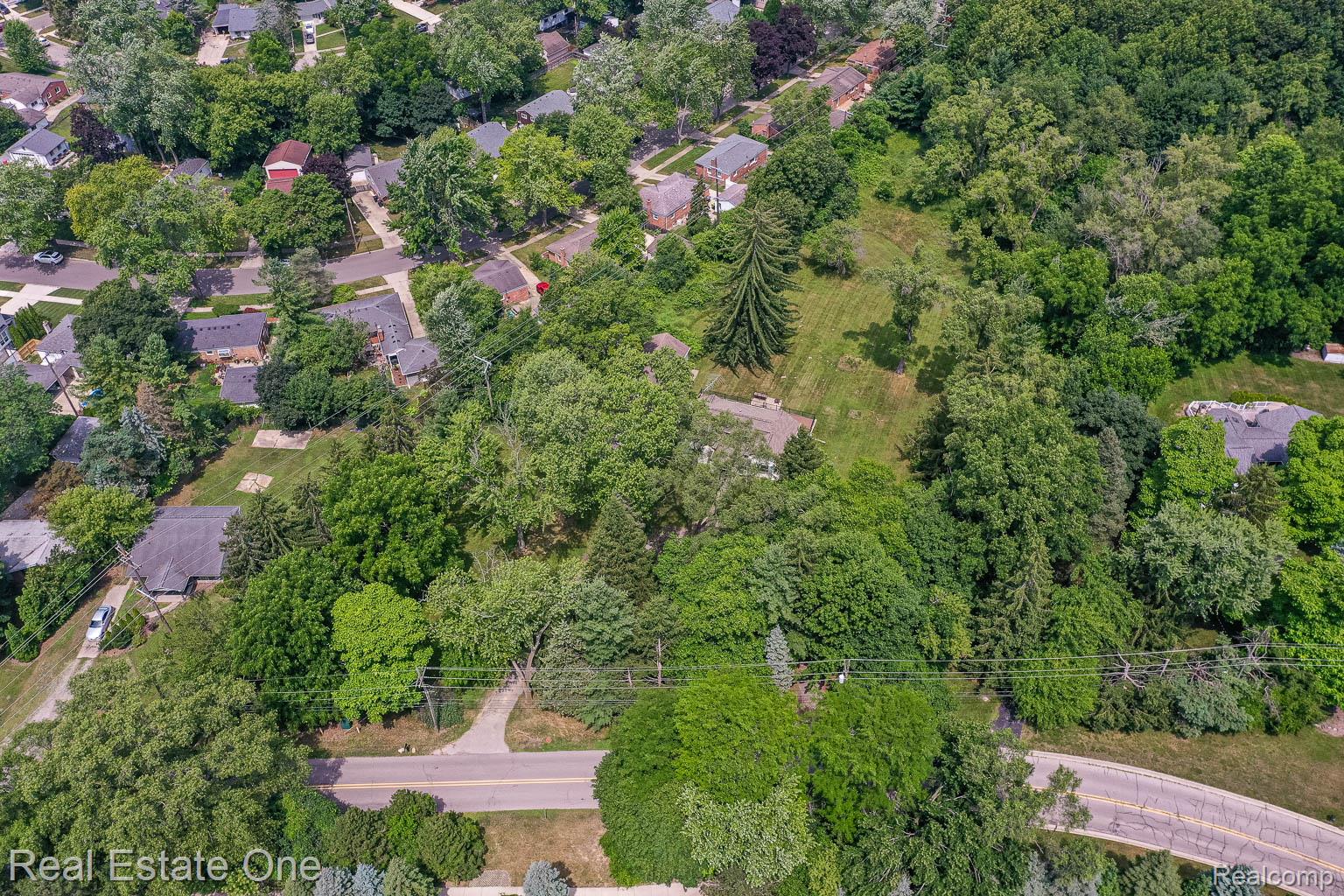 727 ROMEO RD
