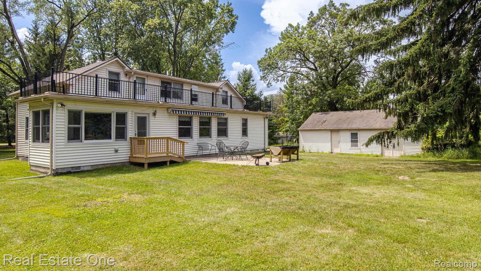 727 ROMEO RD