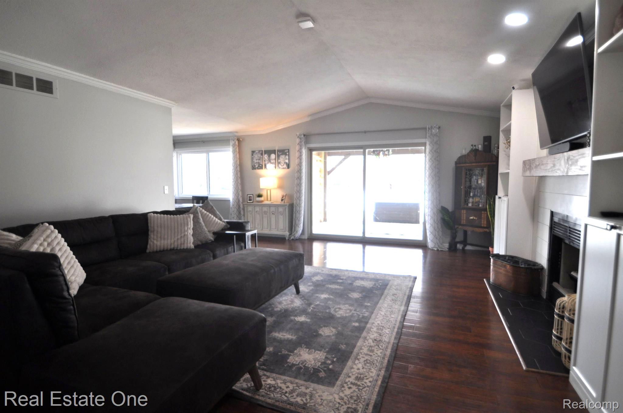 53447 GARLAND DR