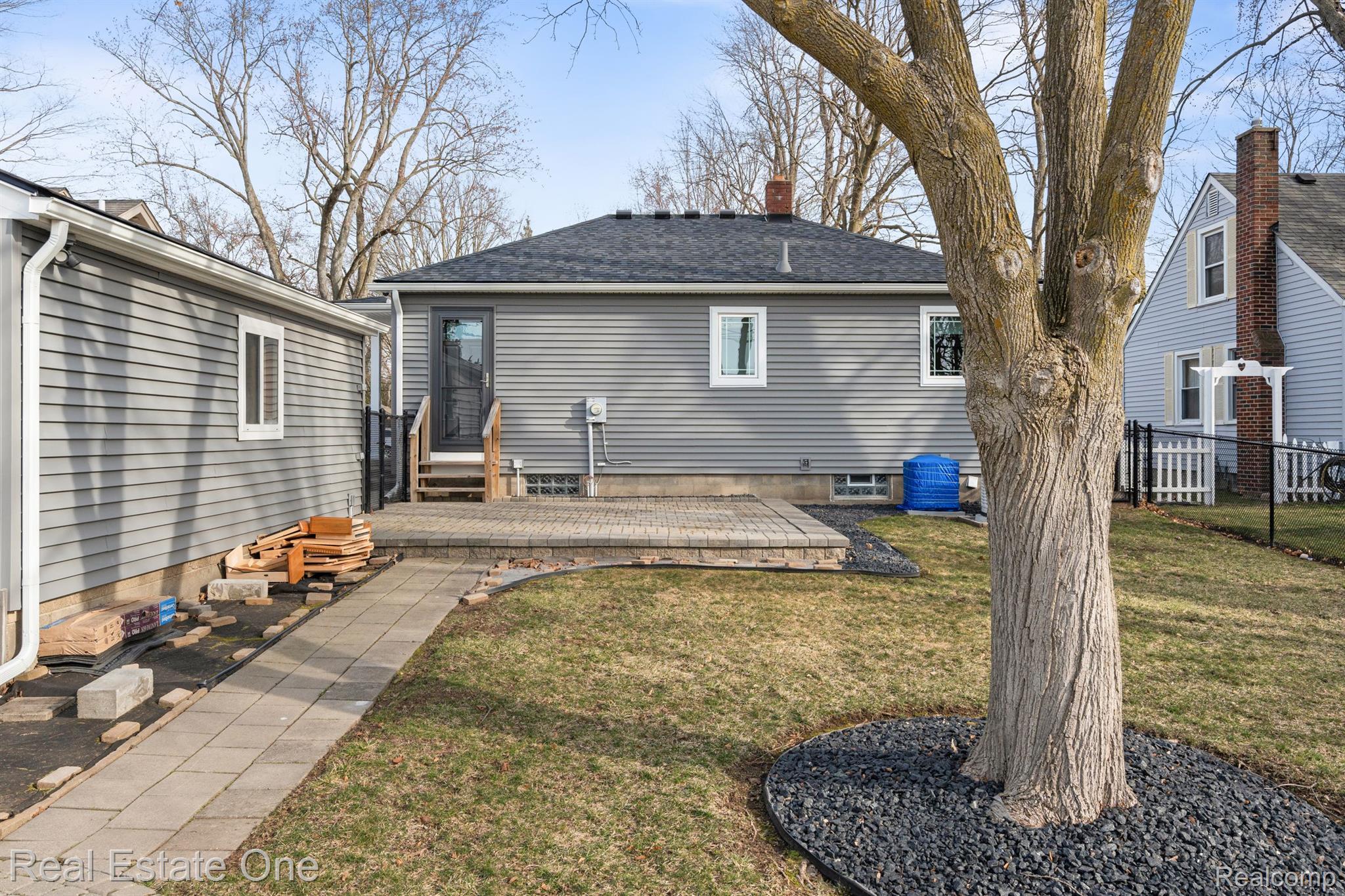 153 CROSWELL ST