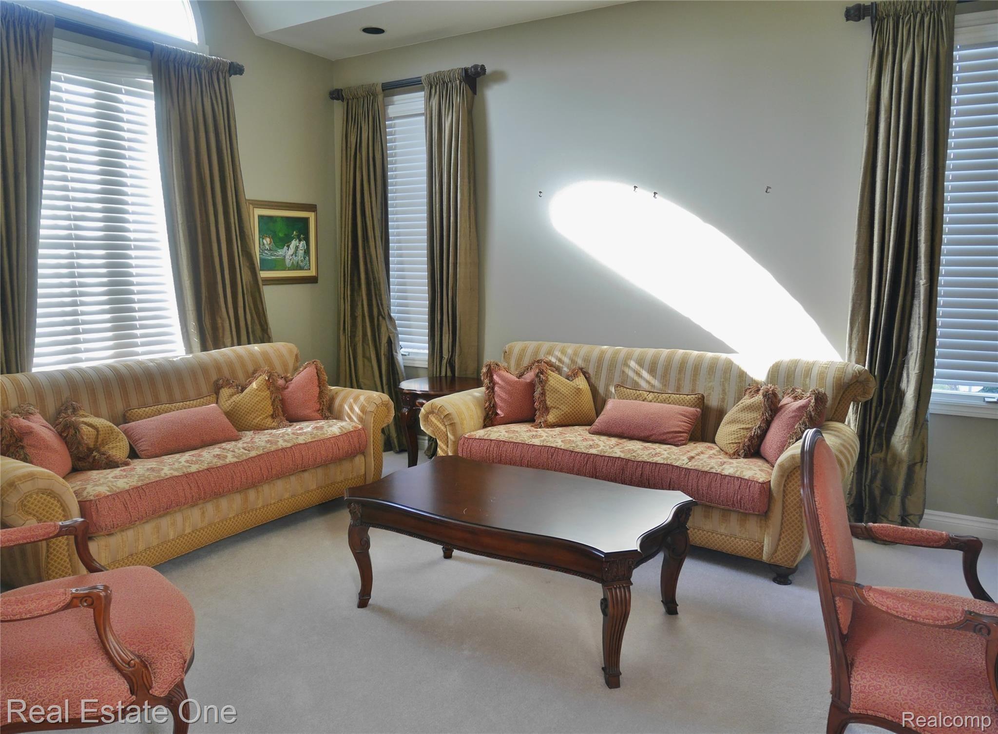 5846 CLEARVIEW DR