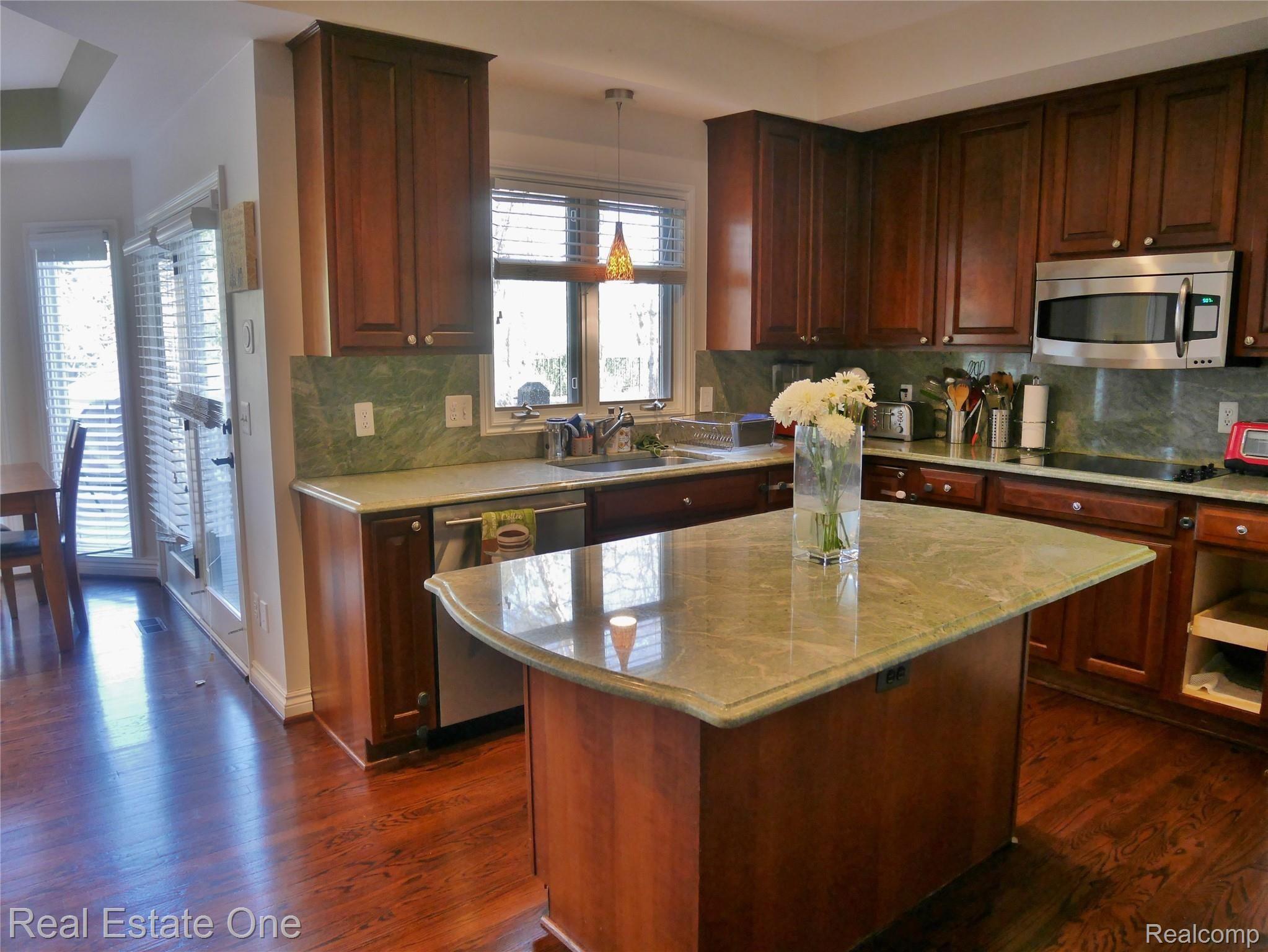 5846 CLEARVIEW DR