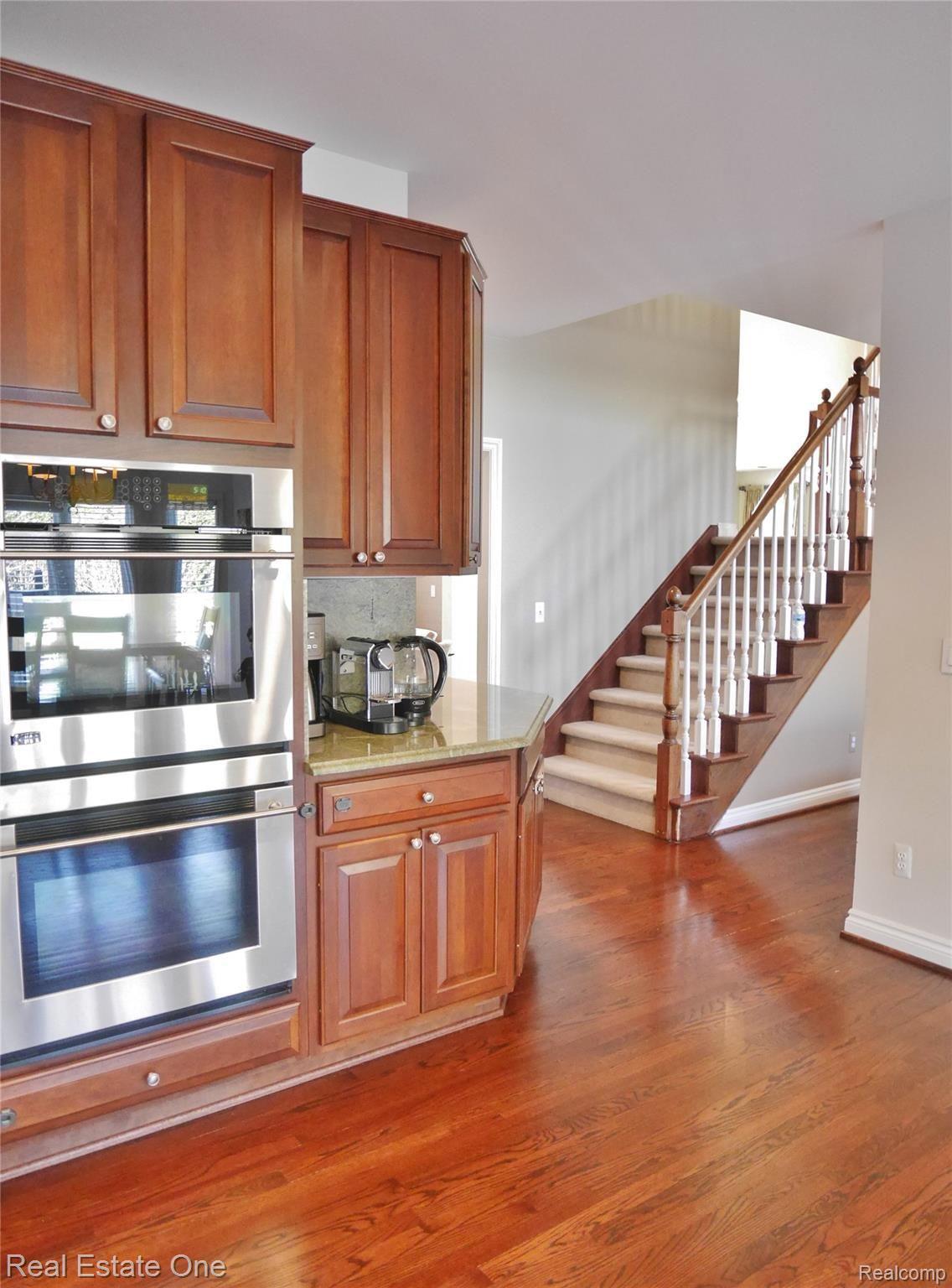 5846 CLEARVIEW DR