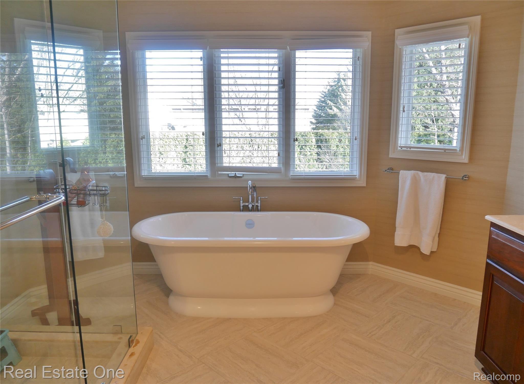 5846 CLEARVIEW DR
