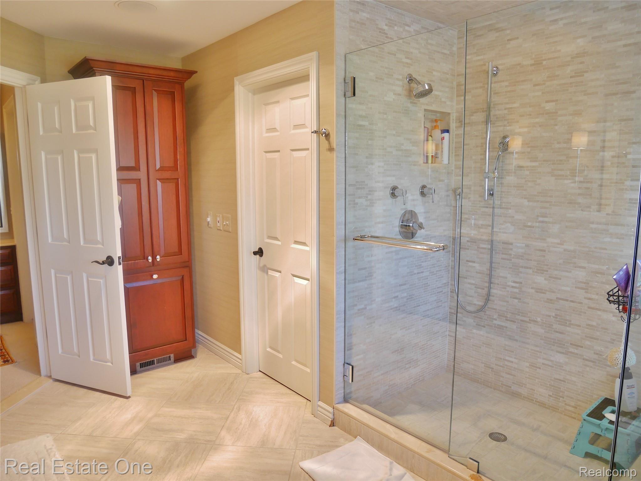 5846 CLEARVIEW DR