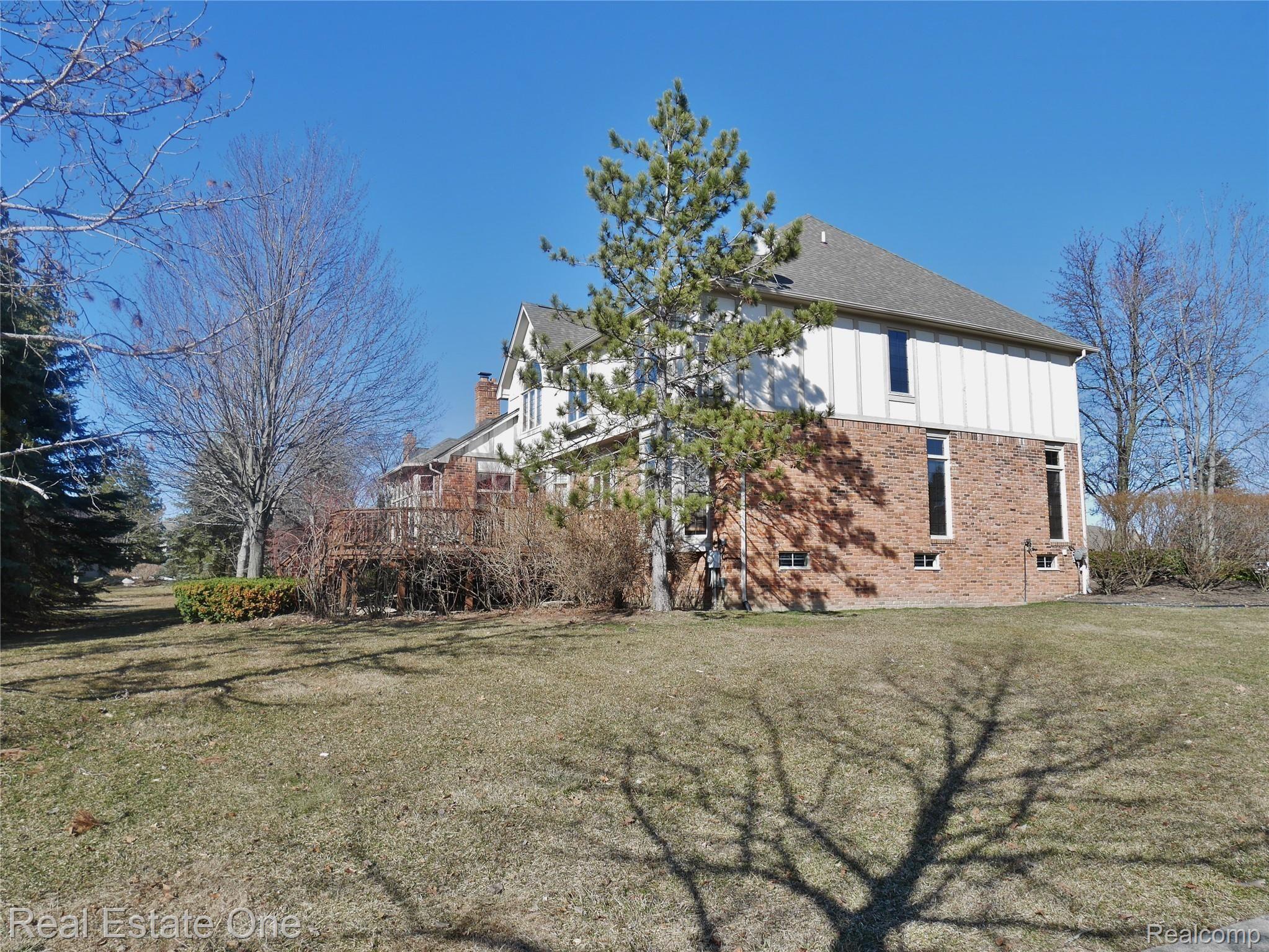 5846 CLEARVIEW DR