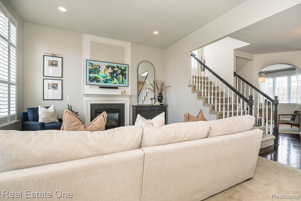 648 MELROSE