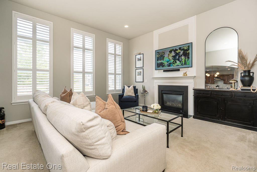 648 MELROSE