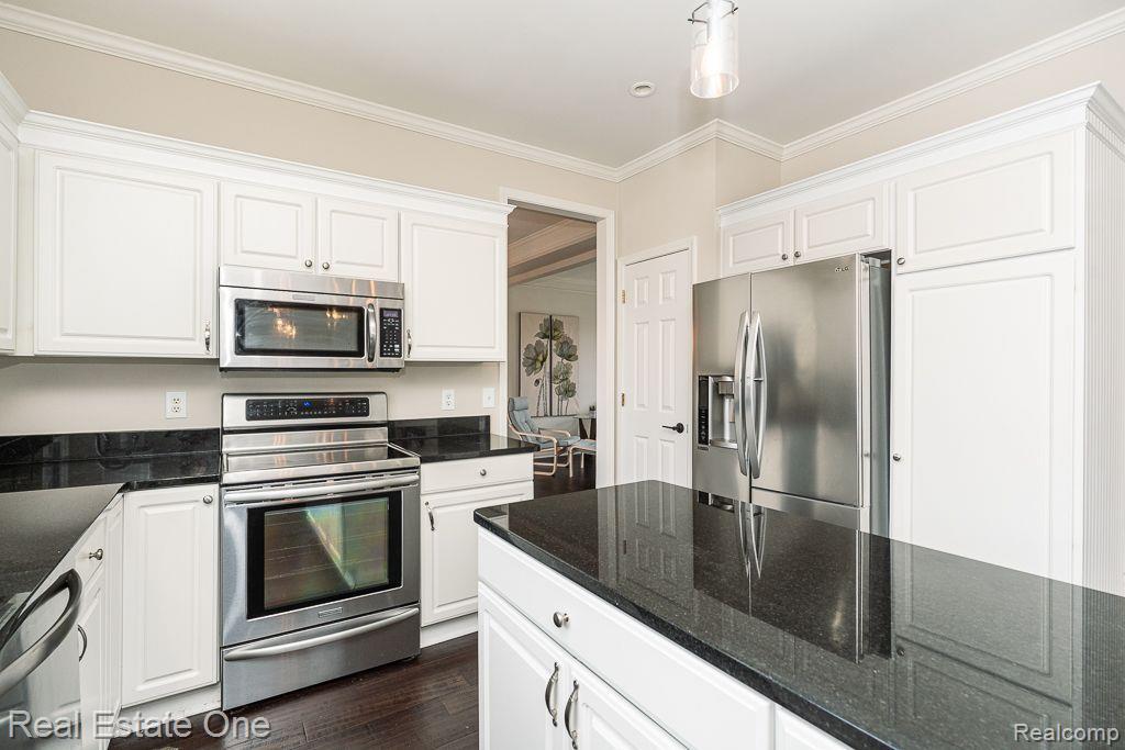 743 Caribou CRT