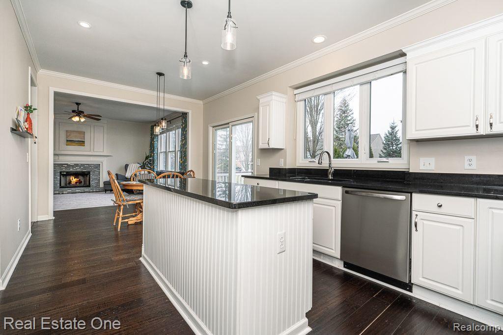 743 Caribou CRT