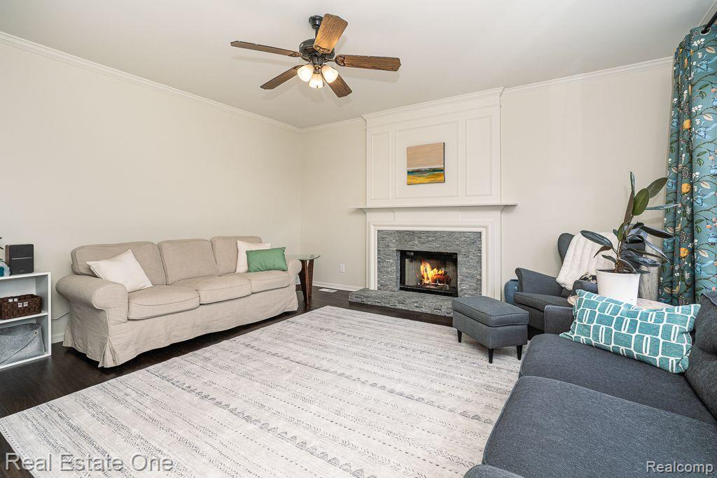 743 Caribou CRT