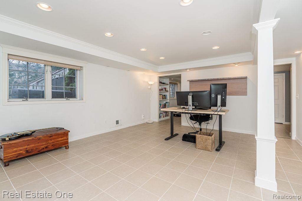 743 Caribou CRT