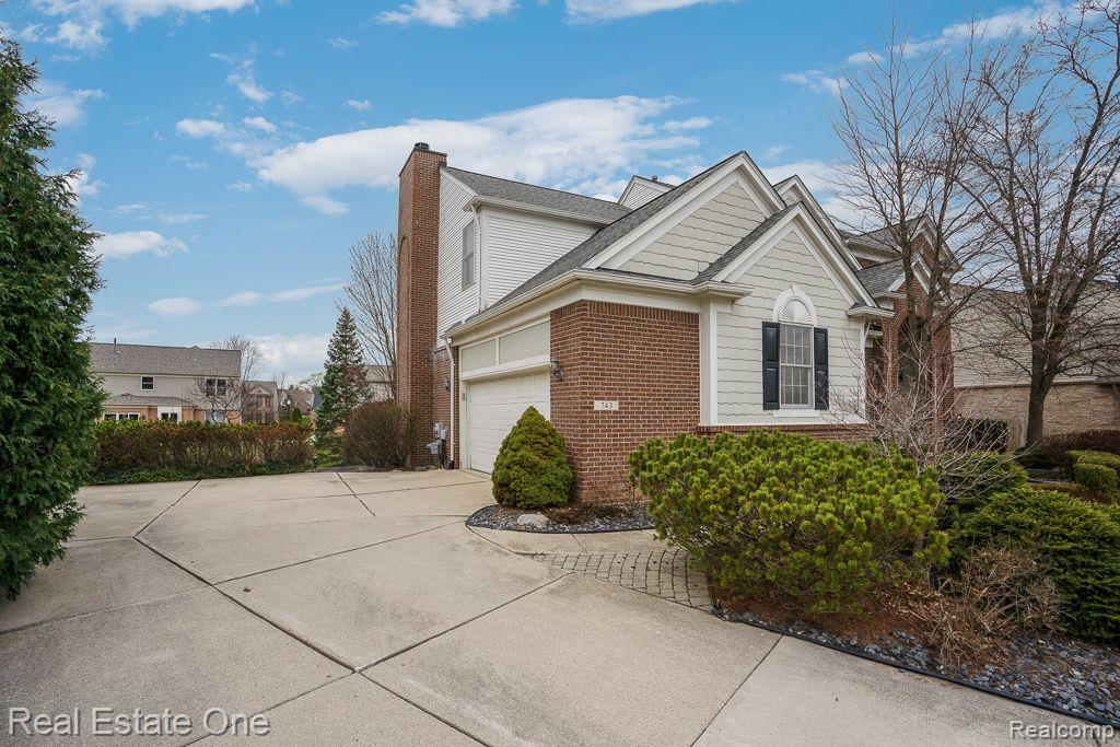 743 Caribou CRT