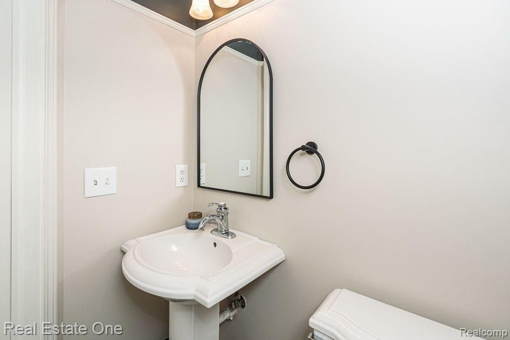 743 Caribou CRT