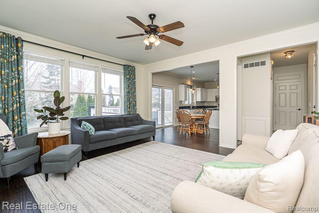 743 Caribou CRT