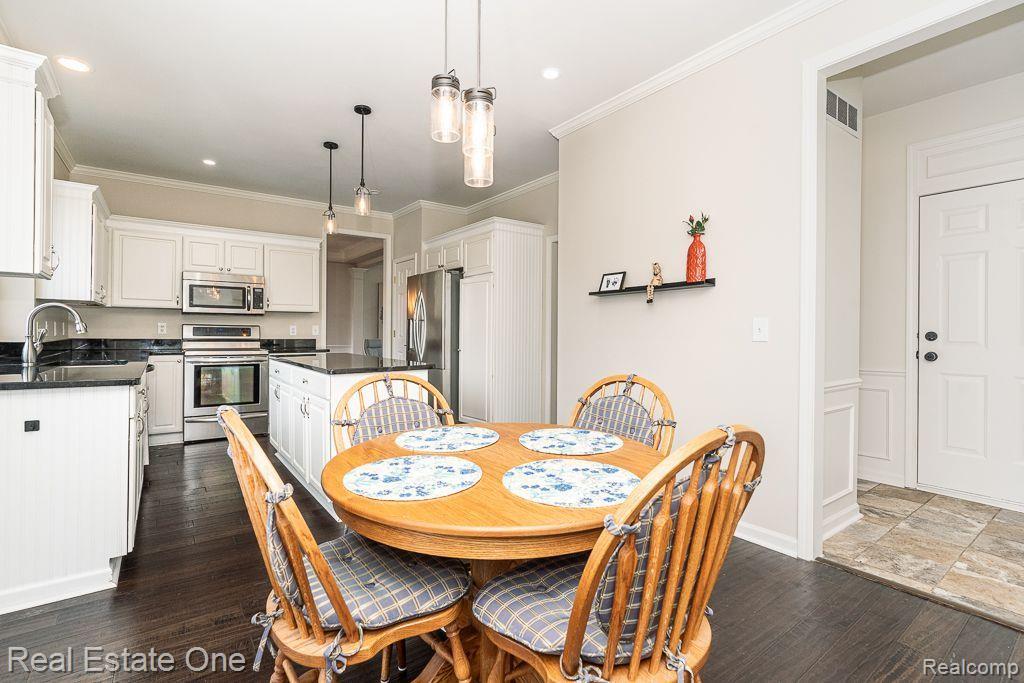 743 Caribou CRT